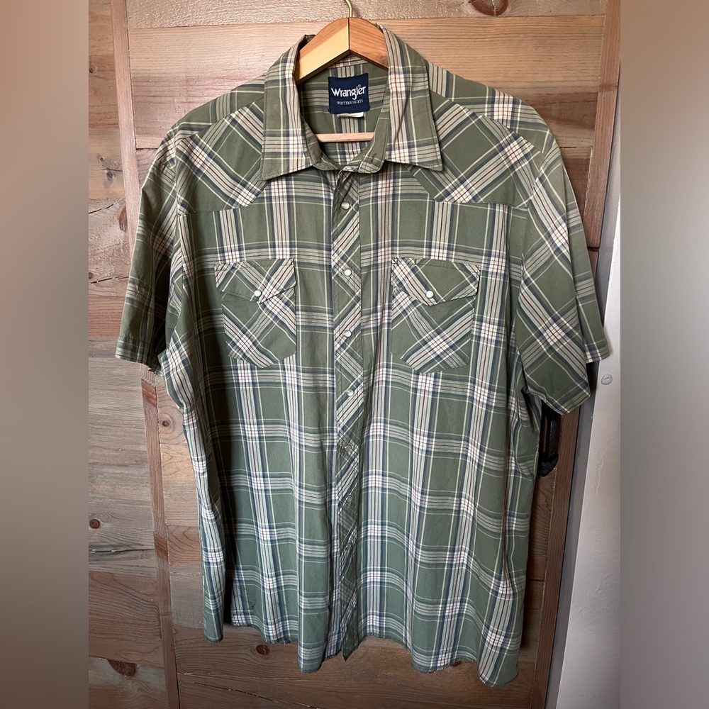 Wrangler Men's Pearl-Snap Green Plaid Short Sleeve Shirt